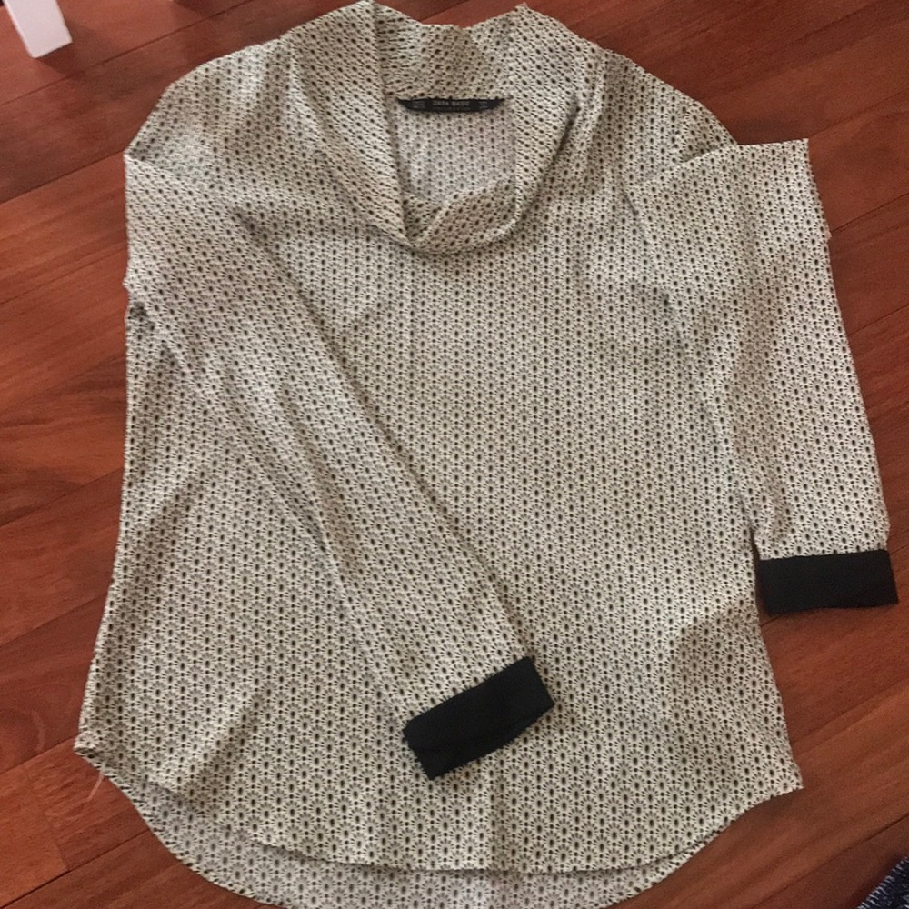 Scoop neck pattern women’s top